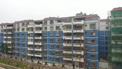 奮進(jìn)新征程 建功新時(shí)代 望謨縣老舊小區(qū)改造工程穩(wěn)步推進(jìn)，外墻粉刷煥新顏